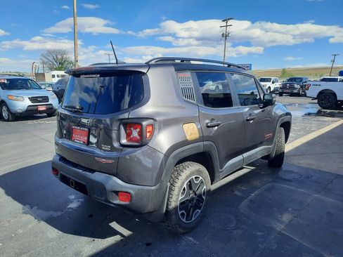 Used 2016 Jeep Renegade Trailhawk w/ Premium Trailhawk Package AWD/4WD image 4
