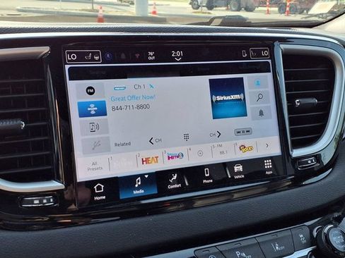 Used 2025 Chrysler Pacifica Select FWD image 7