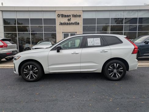 Used 2024 Volvo XC60 B5 Core image 3