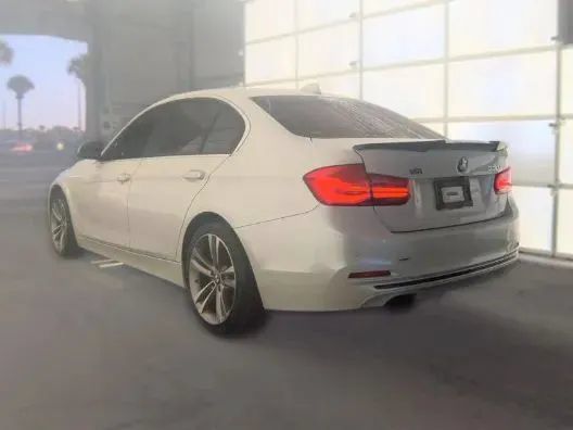 Used 2017 BMW 330i Sedan RWD image 4