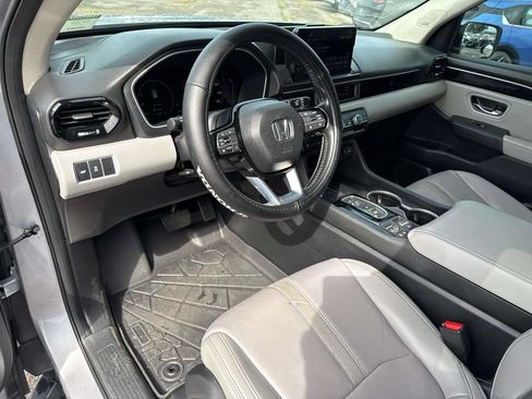 Used 2024 Honda Pilot Touring image 10