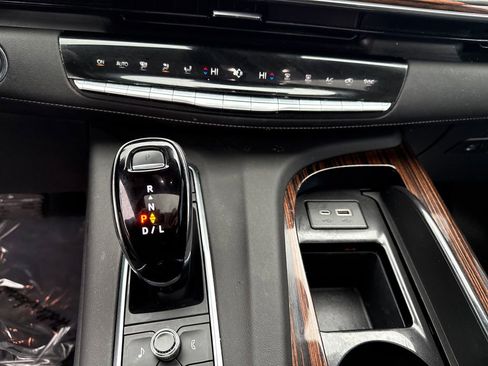 Used 2023 Cadillac Escalade Premium Luxury image 23