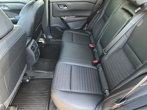 Used 2025 Nissan Rogue SV AWD/4WD image 24