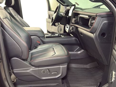 Used 2024 Ford Expedition Limited image 19
