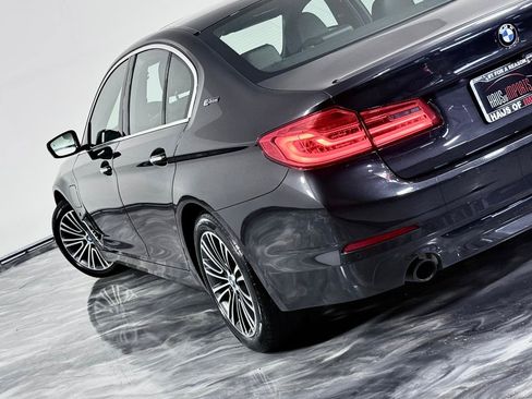 Used 2018 BMW 530e xDrive w/ Premium Package 2 AWD/4WD image 13