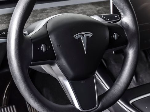 Used 2022 Tesla Model Y Long Range AWD/4WD image 17