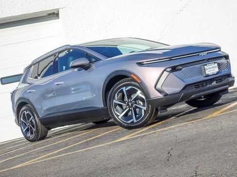 New 2026 Chevrolet Equinox EV LT image 3