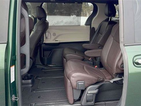 Certified 2023 Toyota Sienna Platinum image 9