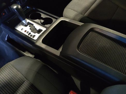 Used 2015 Nissan Titan SV w/ SV Value Truck Package image 26