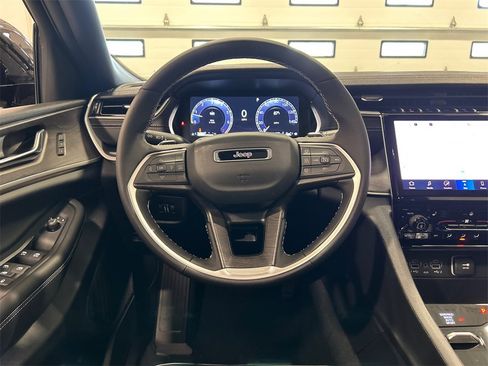 New 2025 Jeep Grand Cherokee Limited w/ Black Appearance Package image 28