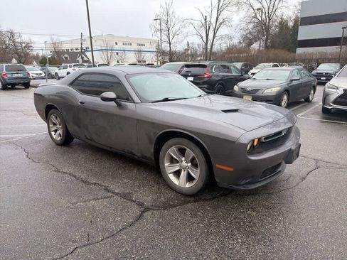 Used 2019 Dodge Challenger SXT image 18