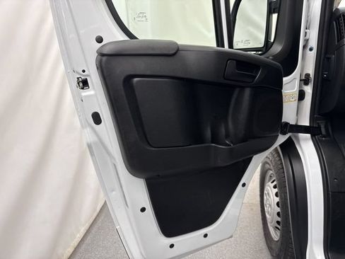 Used 2025 RAM ProMaster 2500 w/ Convenience Group FWD image 15