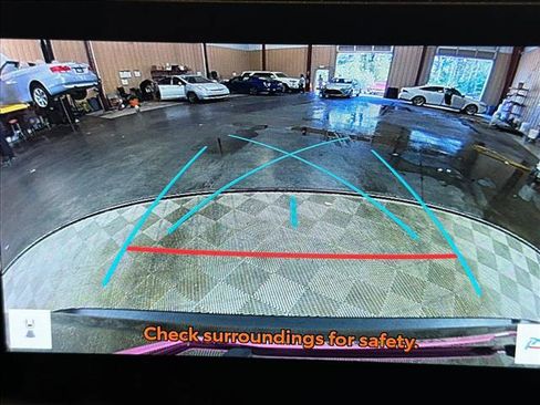 Used 2025 Toyota RAV4 XLE FWD image 29