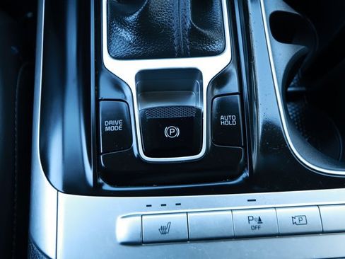 Used 2024 Kia Carnival LX image 19