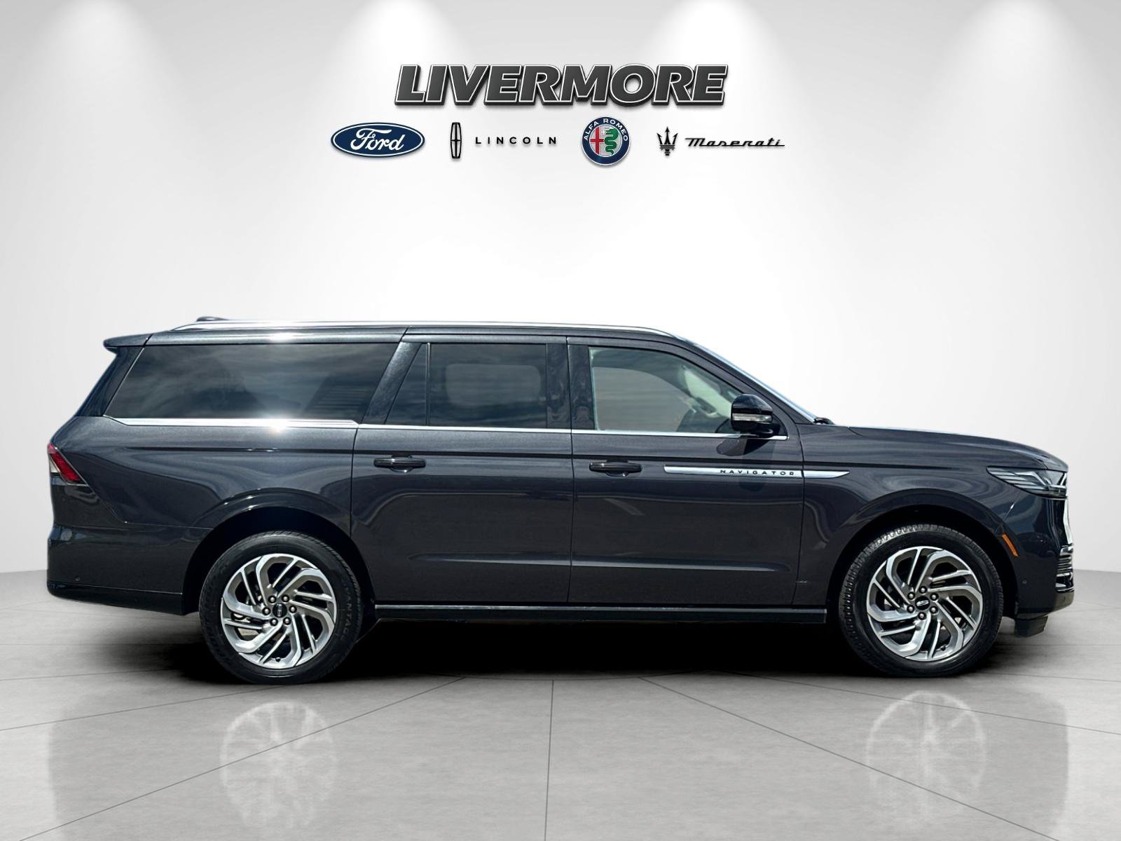 Certified 2025 Lincoln Navigator L Reserve AWD/4WD image 2