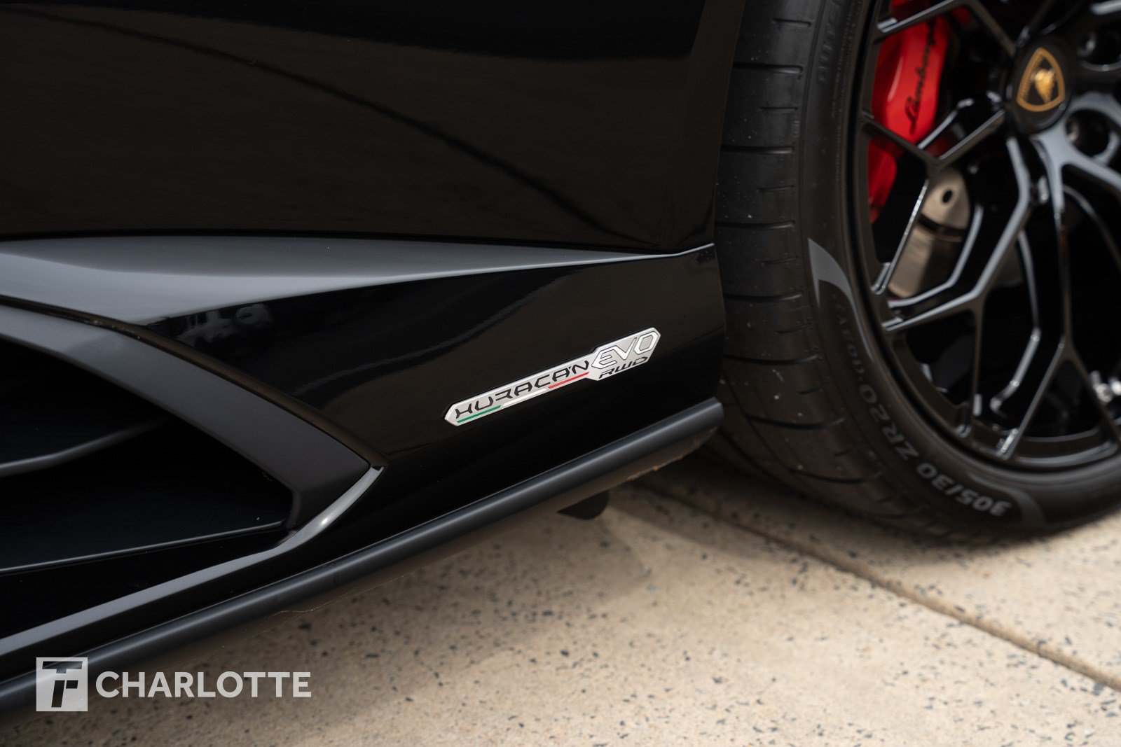 Used 2020 Lamborghini Huracan EVO RWD image 12
