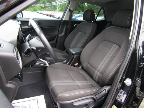 Used 2022 Hyundai Venue SEL FWD image 18