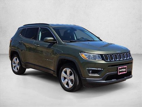 Used 2019 Jeep Compass Latitude w/ Popular Equipment Group AWD/4WD image 3