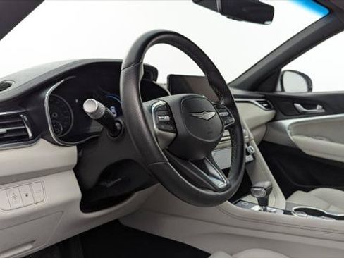 Used 2025 Genesis G70 2.5T RWD image 18