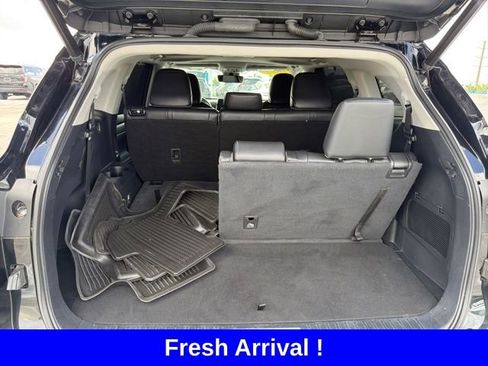 Used 2023 Toyota Highlander XLE image 12