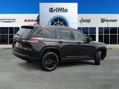 Used 2026 Jeep Grand Cherokee Altitude RWD image 4