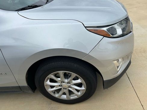Used 2018 Chevrolet Equinox LT FWD image 2