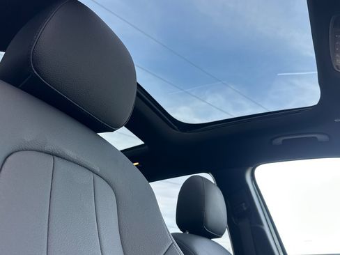 Certified 2025 Mercedes-Benz GLB 250 4MATIC image 17