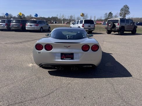 Used 2005 Chevrolet Corvette Coupe w/ Preferred Equipment Group RWD image 8