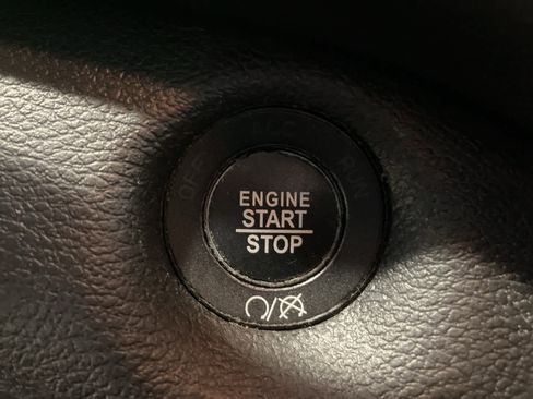 Used 2020 Jeep Cherokee Trailhawk w/ Cold Weather Group image 17