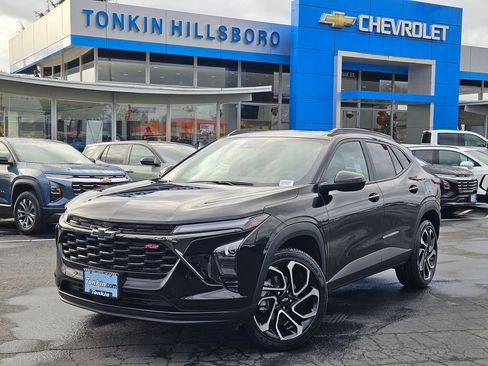 Used 2025 Chevrolet Trax RS w/ Sunroof Package image 2