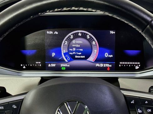 Used 2025 Volkswagen Taos SE w/ Panoramic Sunroof Package AWD/4WD image 42