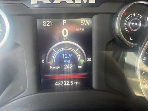 Used 2024 RAM 2500 Tradesman w/ Chrome Appearance Group AWD/4WD image 13