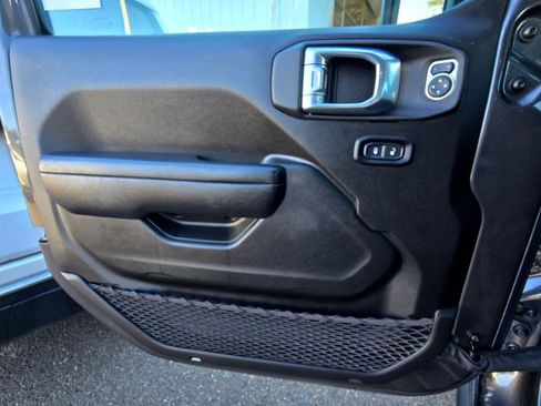 Certified 2023 Jeep Gladiator Sport image 19