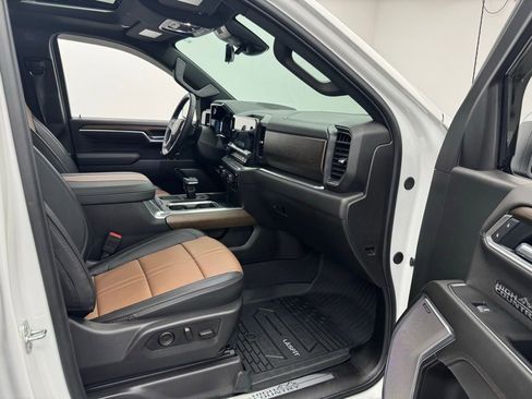 Used 2025 Chevrolet Silverado 1500 High Country w/ Technology Package image 36