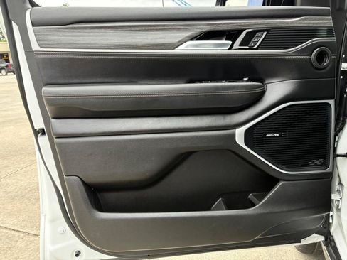 Used 2022 Jeep Wagoneer Series III w/ Flexible Seating Group AWD/4WD image 8