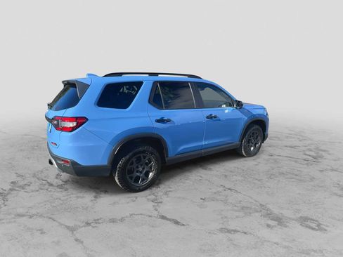 Used 2024 Honda Pilot TrailSport image 9