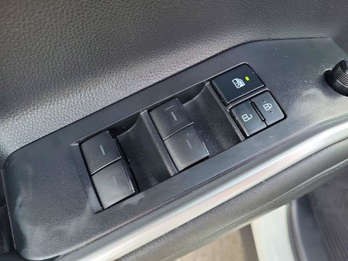 Used 2021 Toyota Highlander XLE AWD/4WD image 20