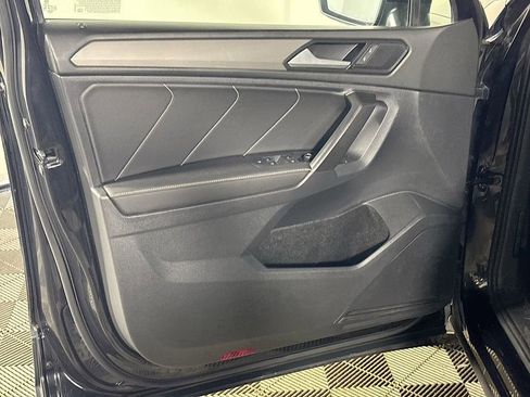 Used 2022 Volkswagen Tiguan SE image 10
