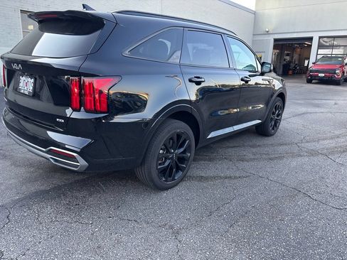 Used 2023 Kia Sorento SX AWD/4WD image 3