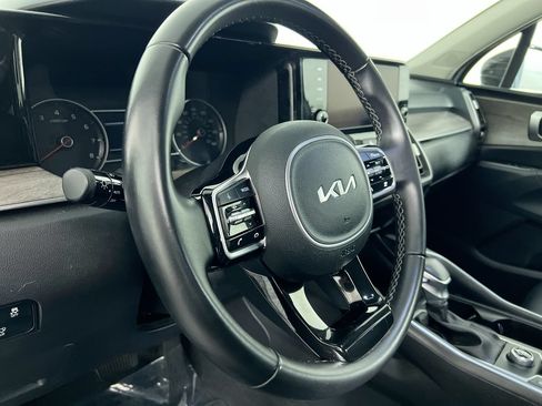 Used 2022 Kia Sorento EX w/ Panoramic Sunroof Package FWD image 16
