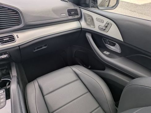 Used 2024 Mercedes-Benz GLS 450 4MATIC image 19