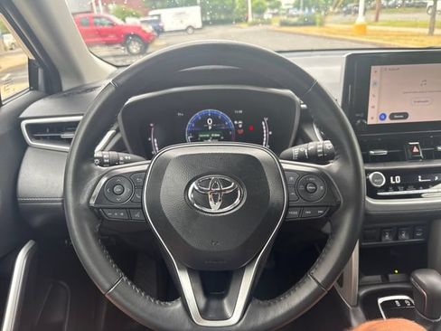 Used 2025 Toyota Corolla Cross XLE AWD/4WD image 17