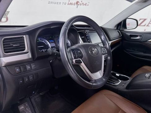 Used 2017 Toyota Highlander Limited Platinum image 11