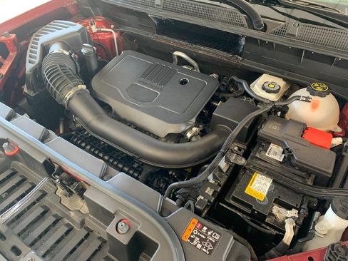 Used 2023 GMC Acadia SLE w/ Driver Convenience Package image 7