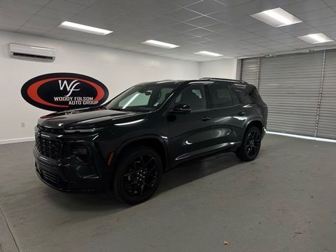 Used 2024 Chevrolet Traverse RS image 3