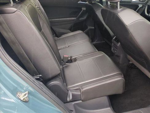 Used 2021 Volkswagen Tiguan SE FWD image 12
