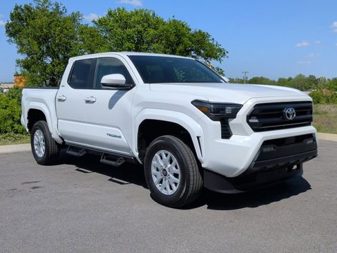 Certified 2026 Toyota Tacoma SR5 image 7