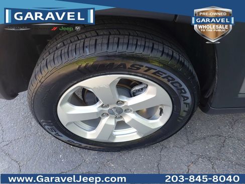Used 2019 Jeep Compass Latitude w/ Popular Equipment Group AWD/4WD image 25