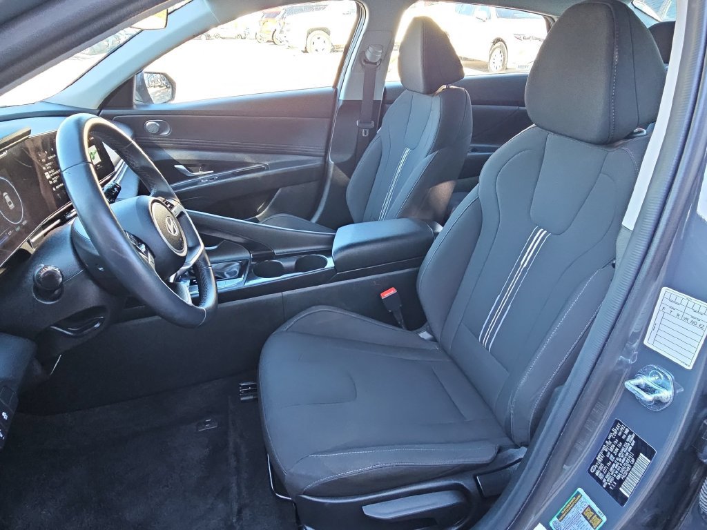 Used 2025 Hyundai Elantra SEL FWD image 22