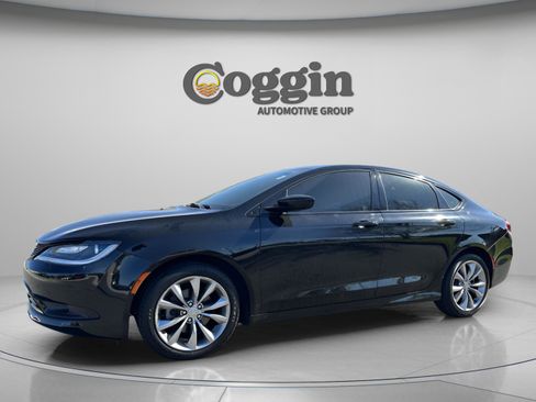 Used 2015 Chrysler 200 S w/ Comfort Group image 2